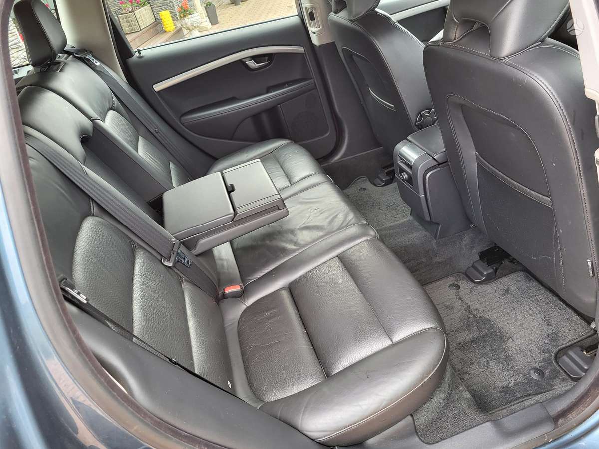 Volvo V70 2012 — photo 12