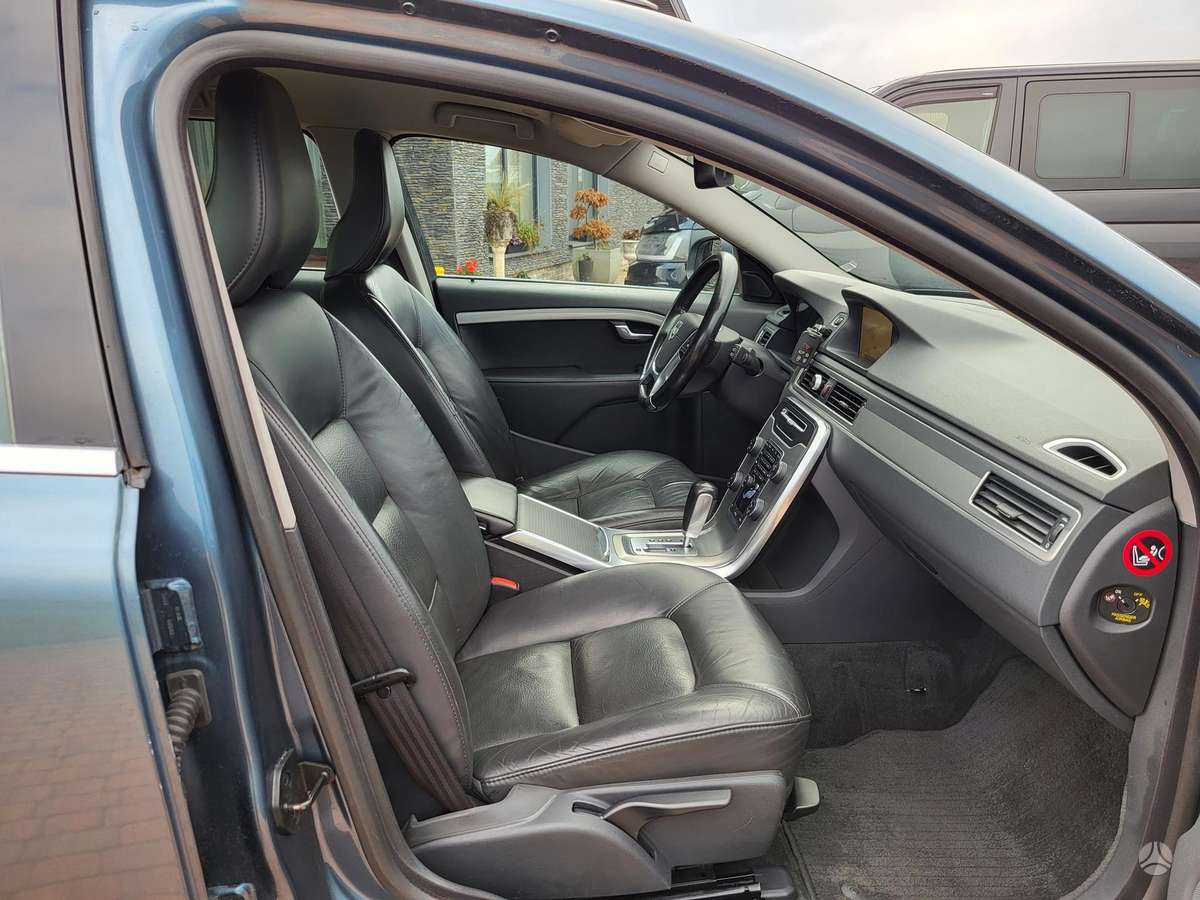 Volvo V70 2012 — photo 14