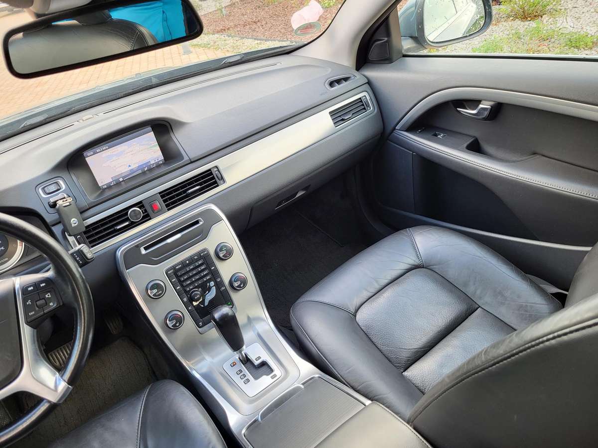 Volvo V70 2012 — photo 15