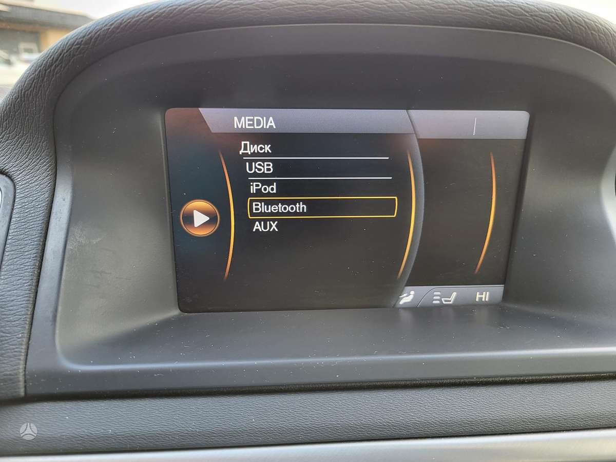 Volvo V70 2012 — photo 25