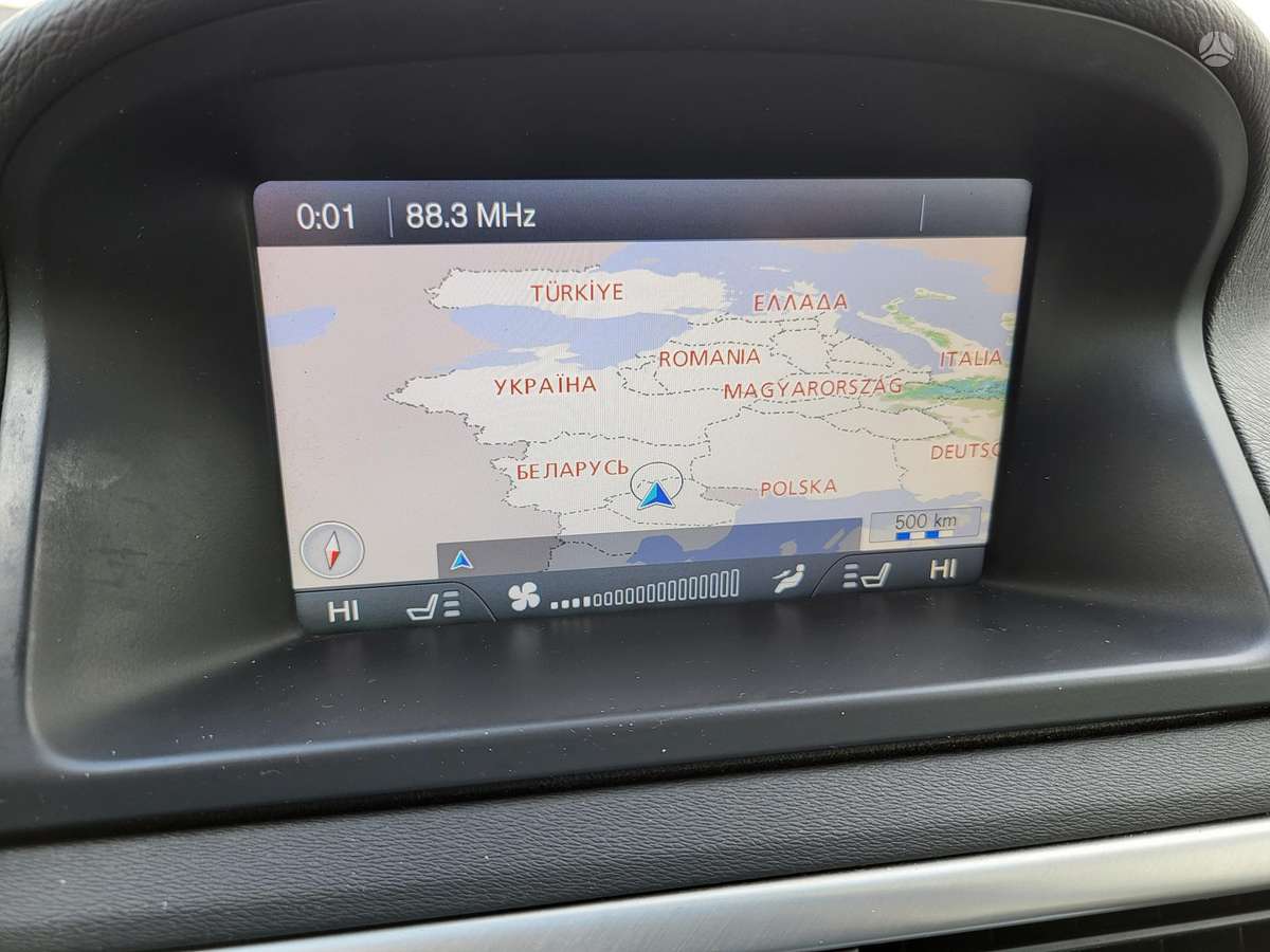 Volvo V70 2012 — photo 28