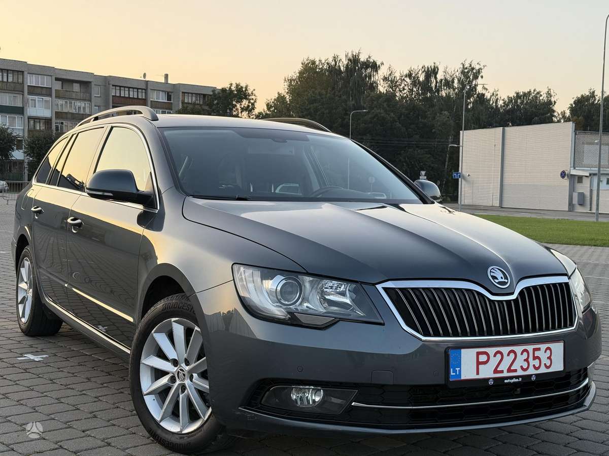 Skoda Superb 2015 — вигляд ззаду