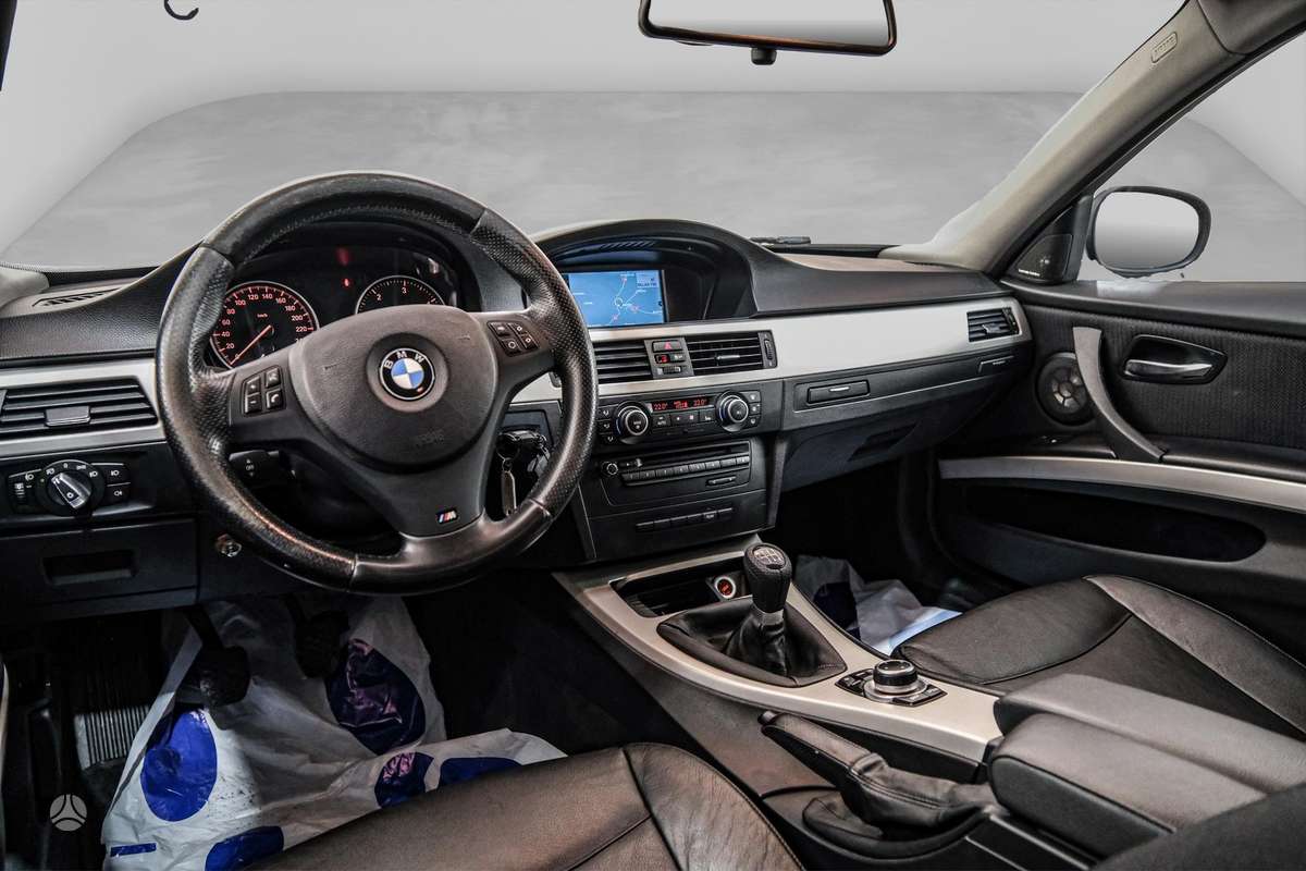 BMW 316 2011 — photo 11
