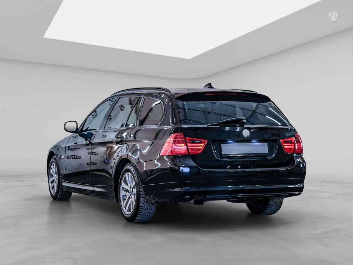 BMW 316 2011 — rear view