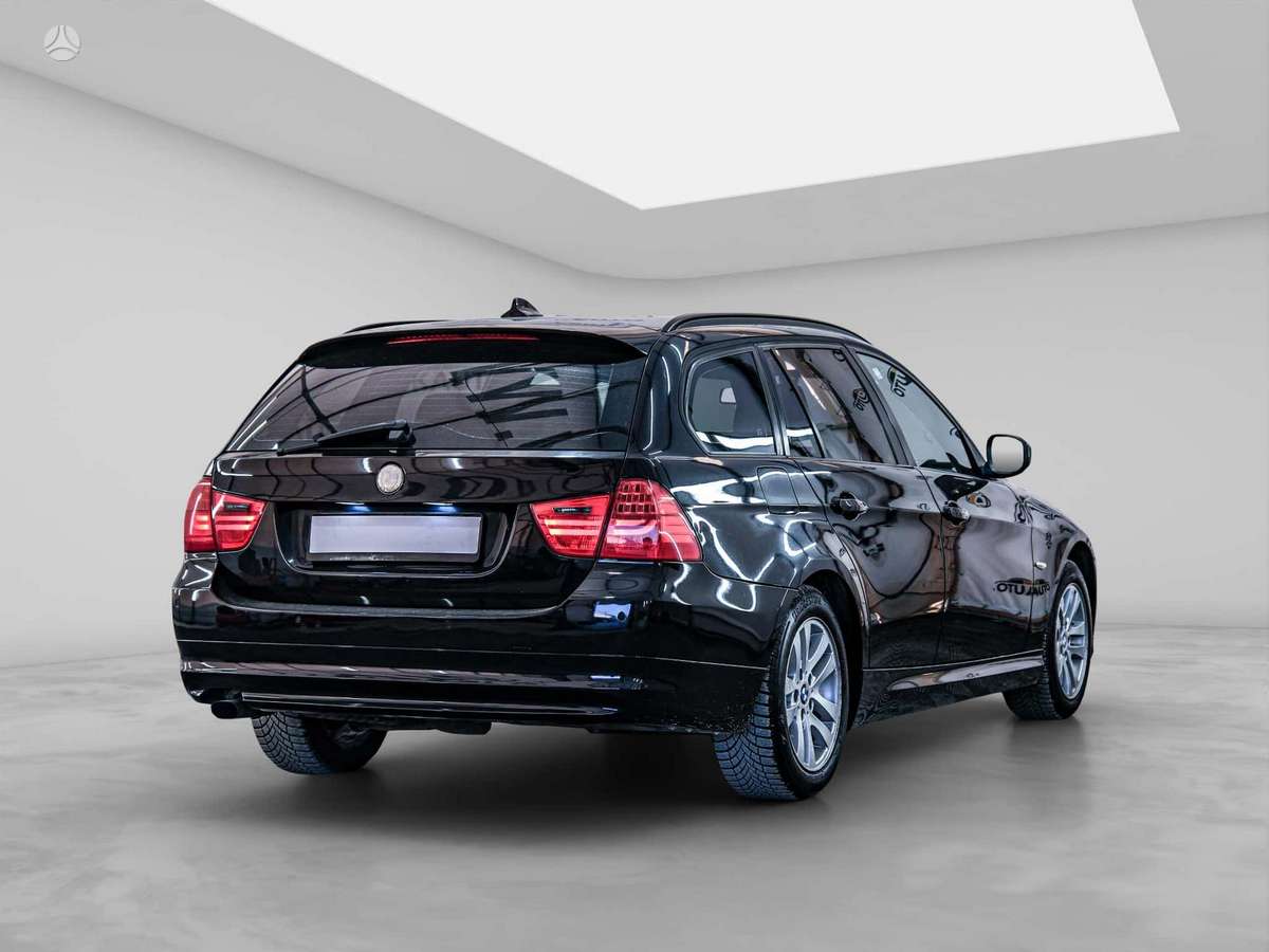 BMW 316 2011 — interior