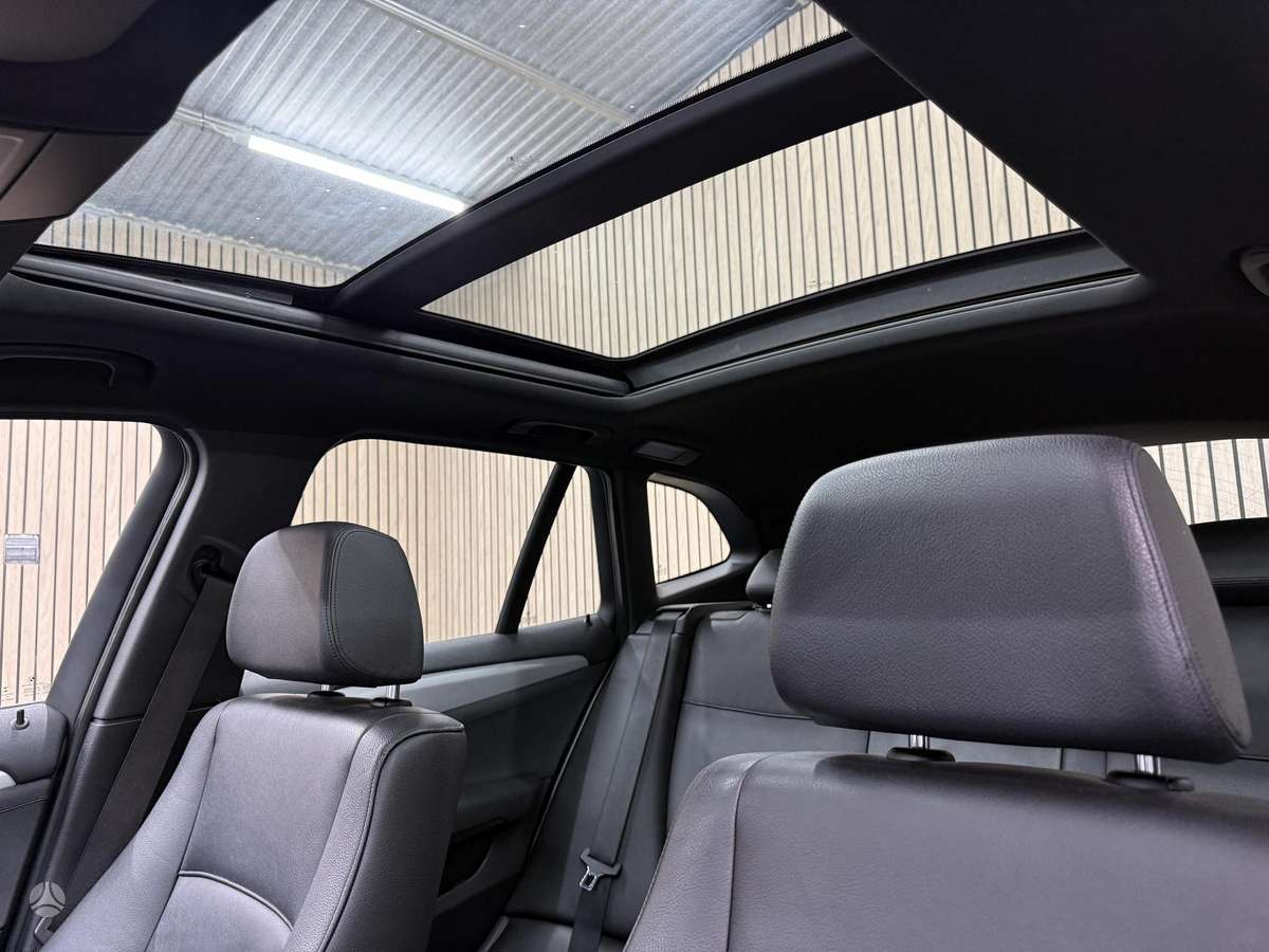 BMW X1 2013 — салон