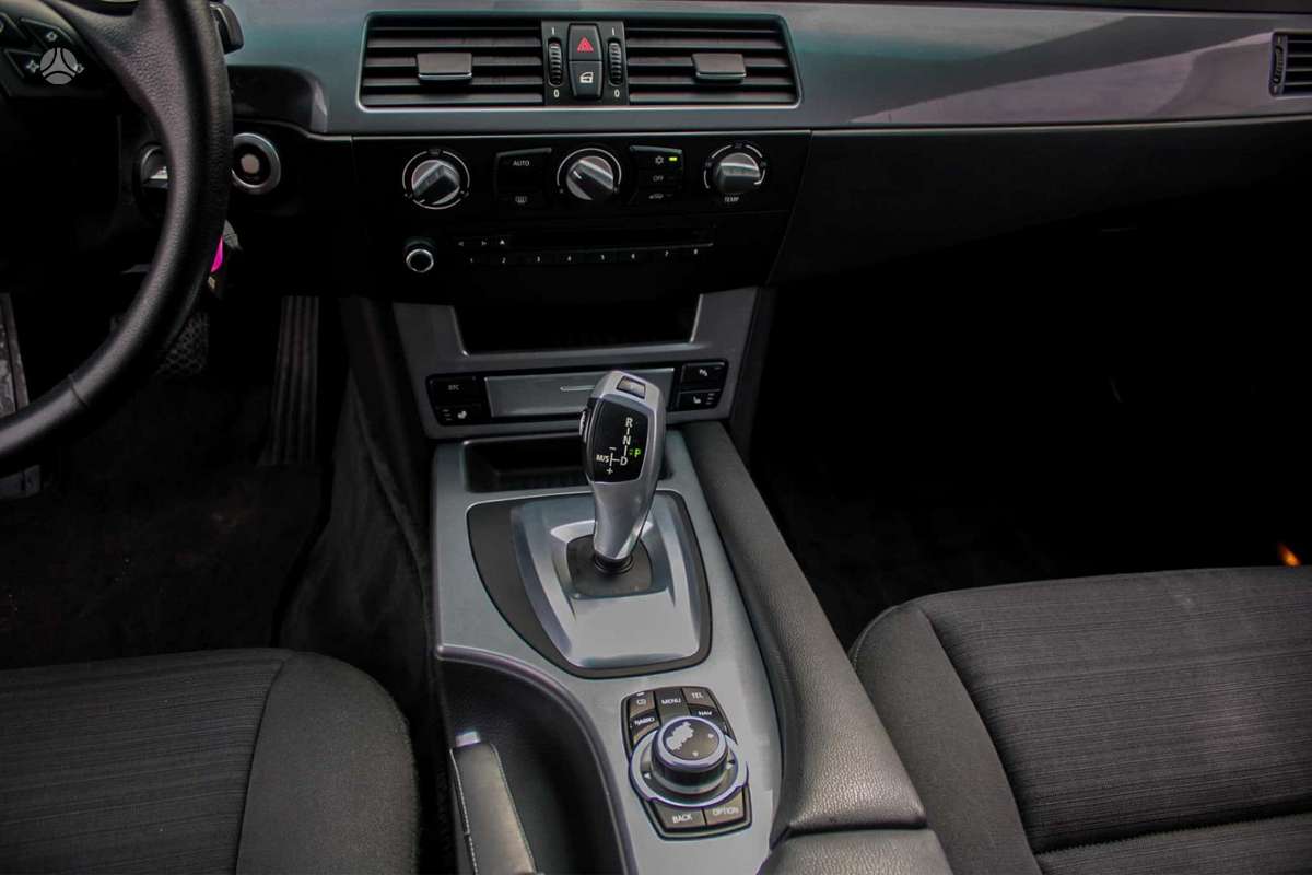 BMW 525 2010 — photo 10