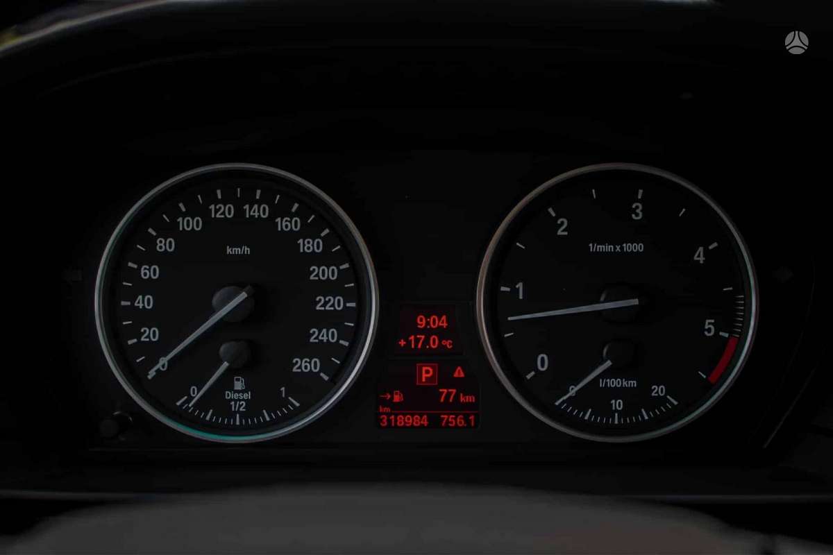 BMW 525 2010 — photo 11