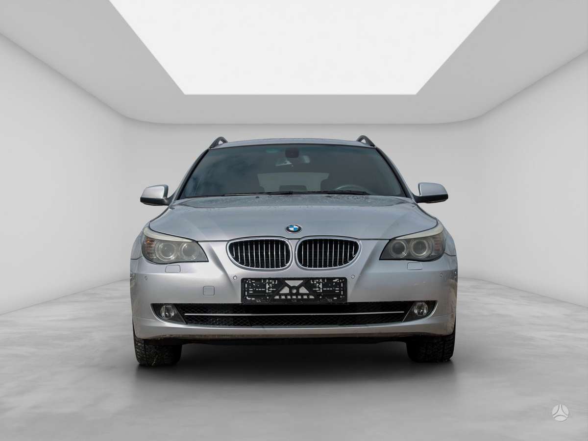 BMW 525 2010 — rear view