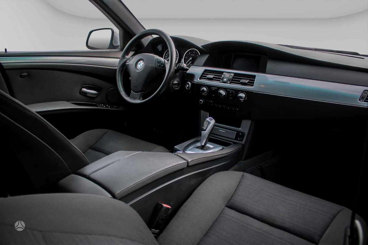 BMW 525 2010 — photo 8
