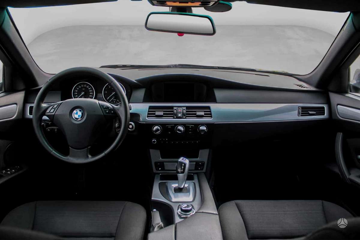 BMW 525 2010 — photo 9