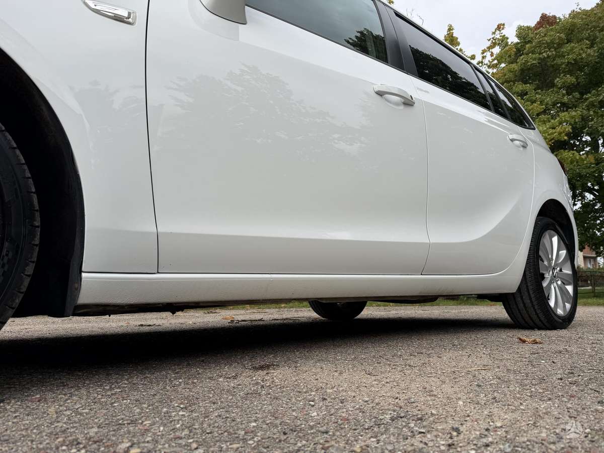 Opel Zafira 2014 — photo 10