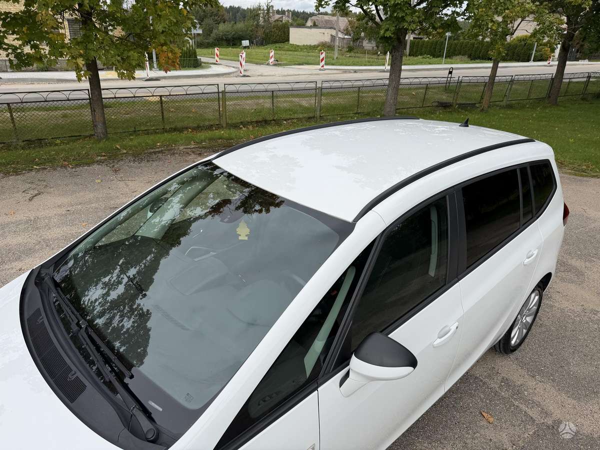 Opel Zafira 2014 — photo 11
