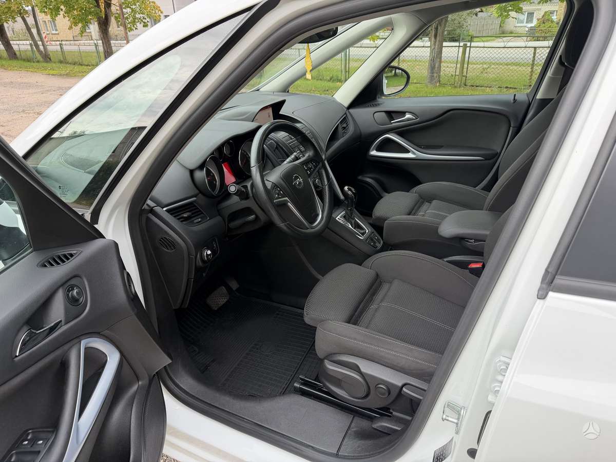 Opel Zafira 2014 — photo 12