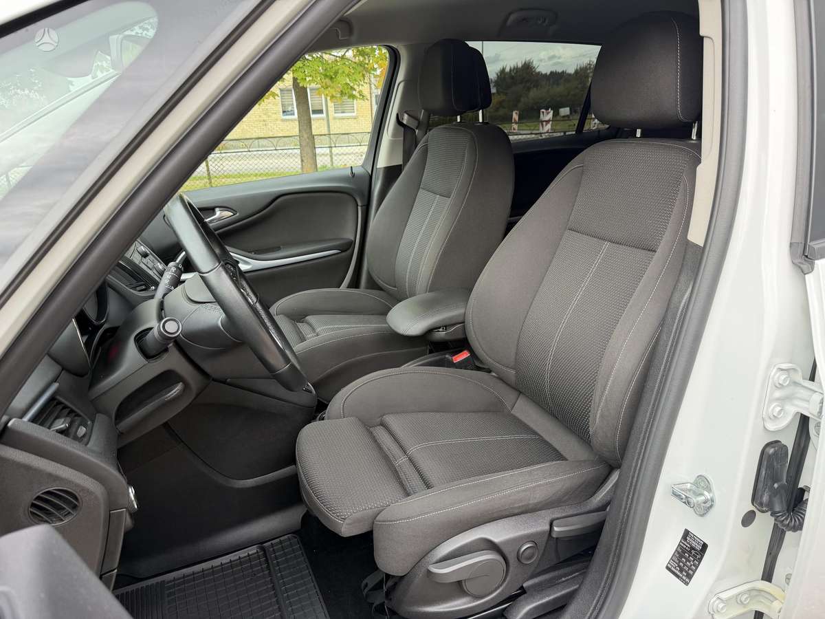 Opel Zafira 2014 — photo 13