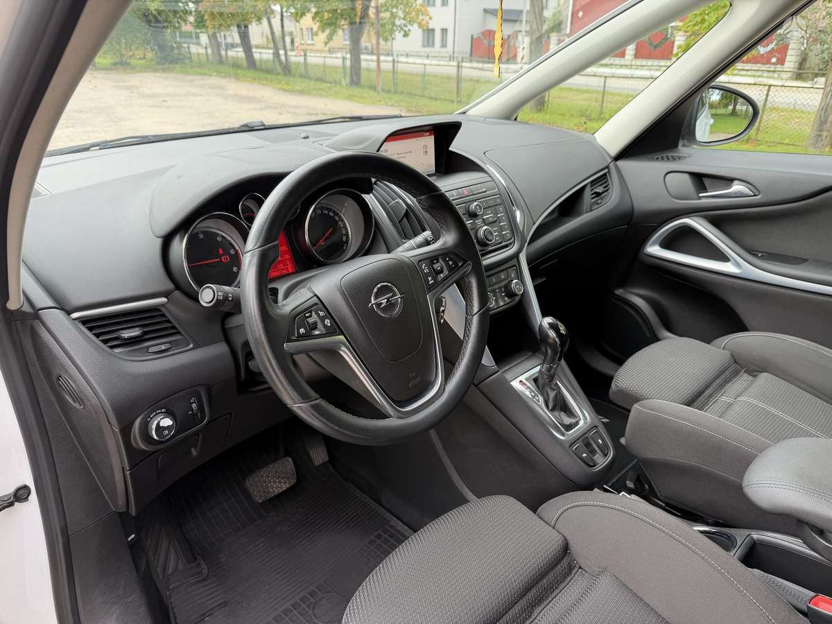 Opel Zafira 2014 — photo 14