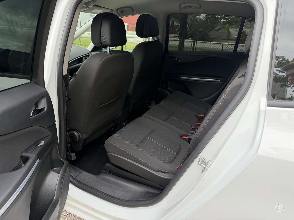 Opel Zafira 2014 — photo 16