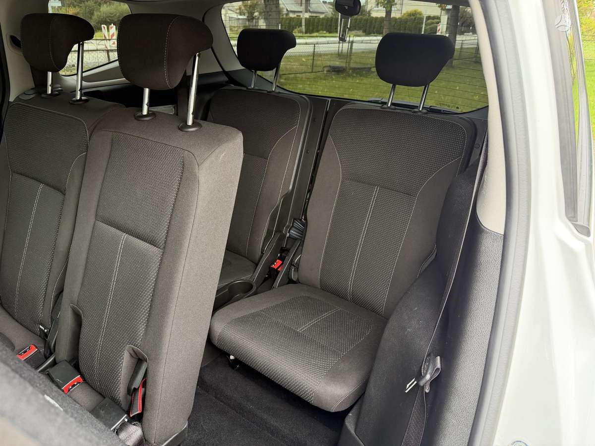 Opel Zafira 2014 — photo 17