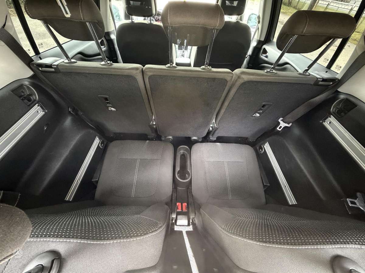 Opel Zafira 2014 — photo 18