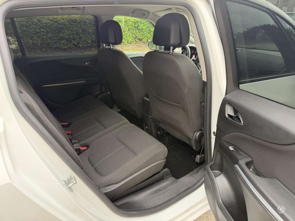 Opel Zafira 2014 — photo 22