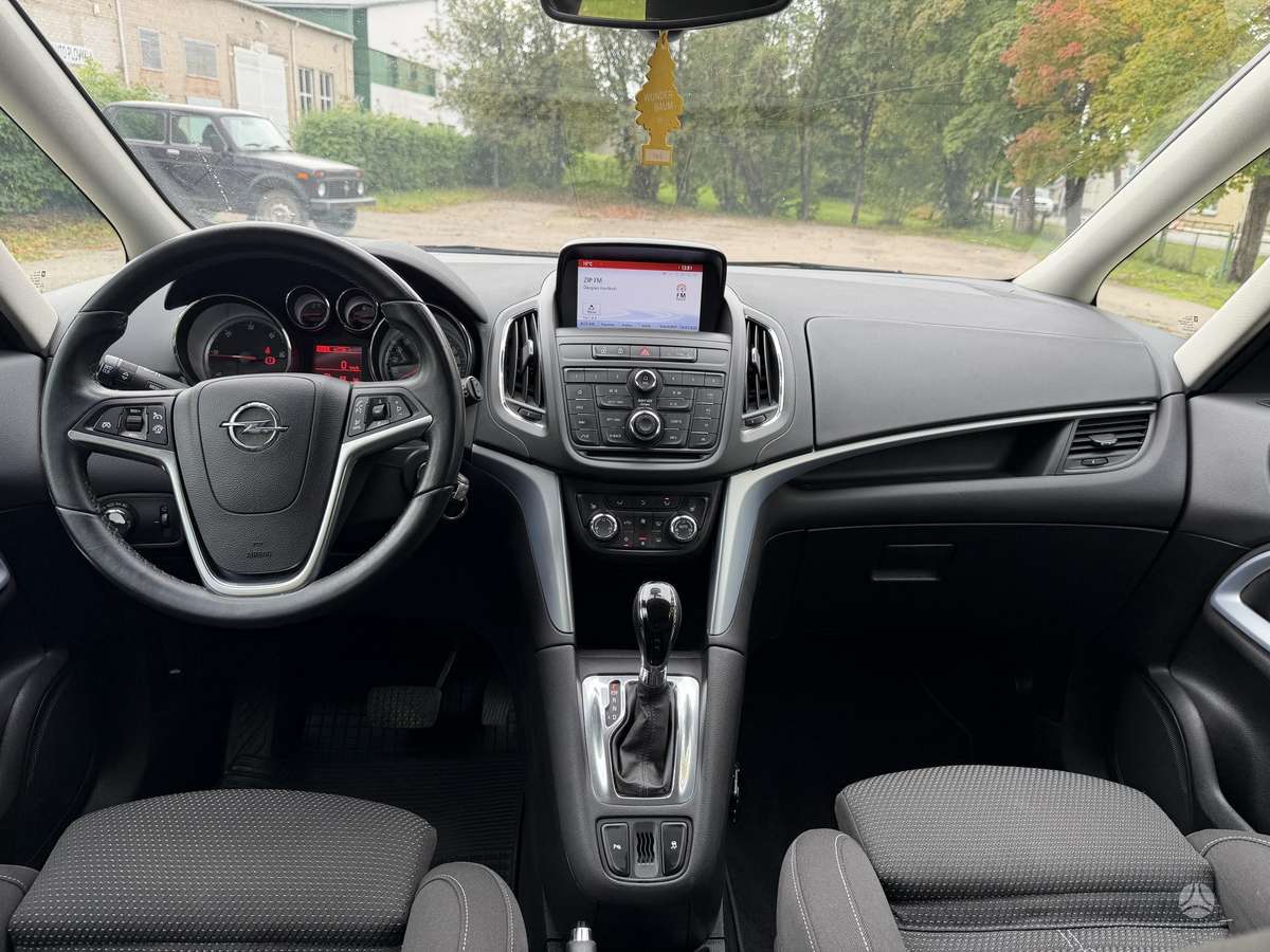 Opel Zafira 2014 — photo 25