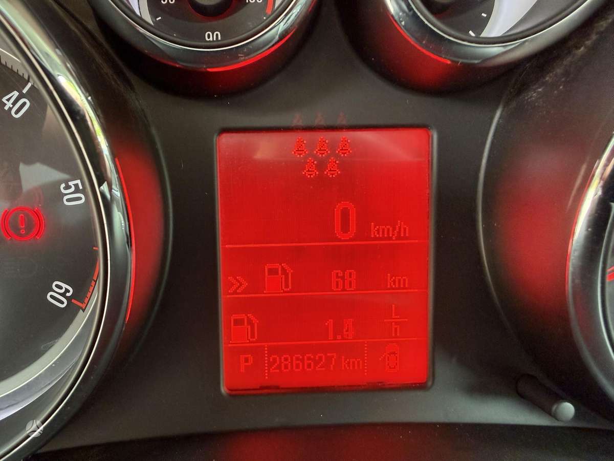 Opel Zafira 2014 — photo 29