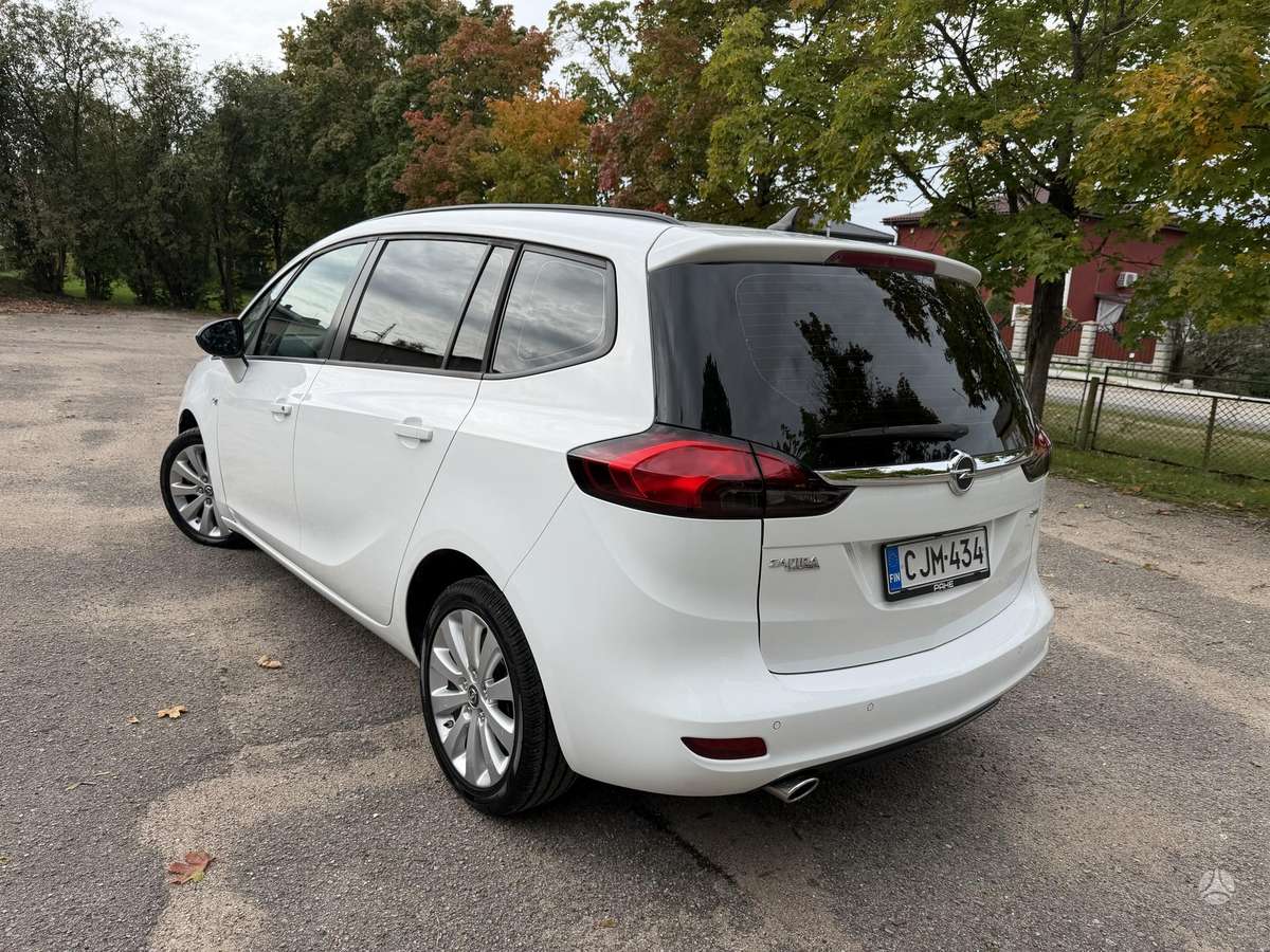 Opel Zafira 2014 — interior
