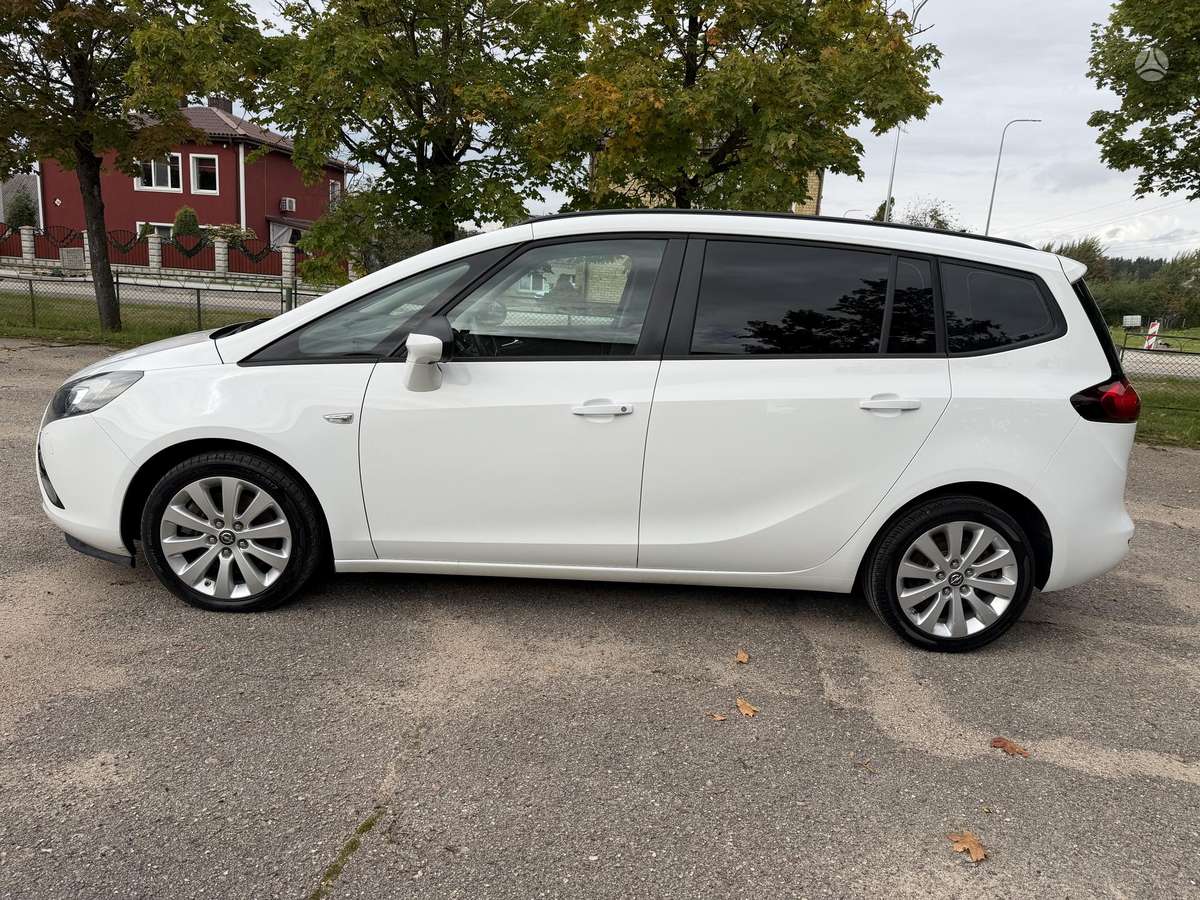 Opel Zafira 2014 — photo 8