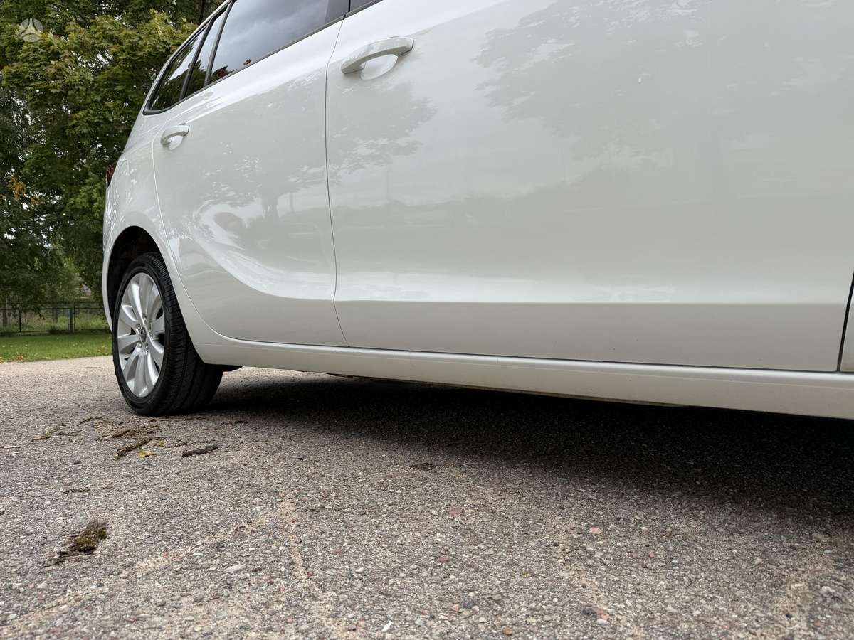 Opel Zafira 2014 — photo 9