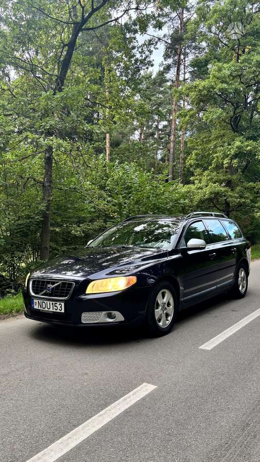 Volvo V70 2008 — rear view