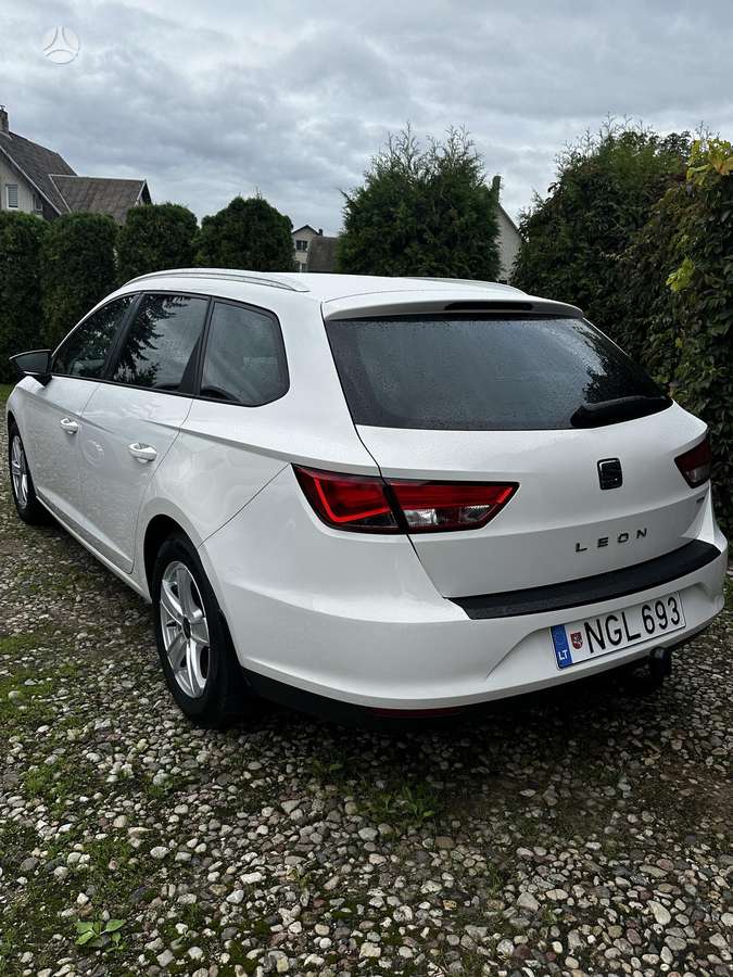 Seat Leon 2014 — rear view