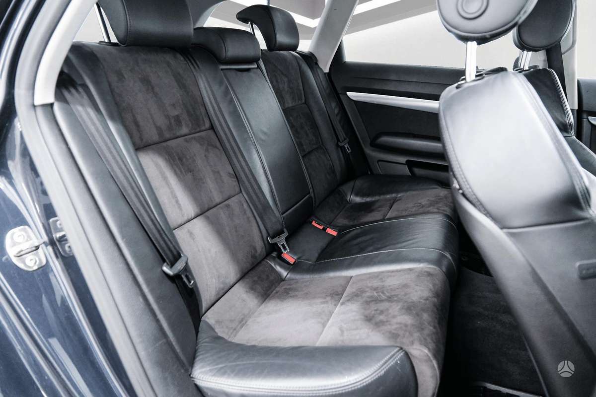 Audi A6 2010 — photo 11
