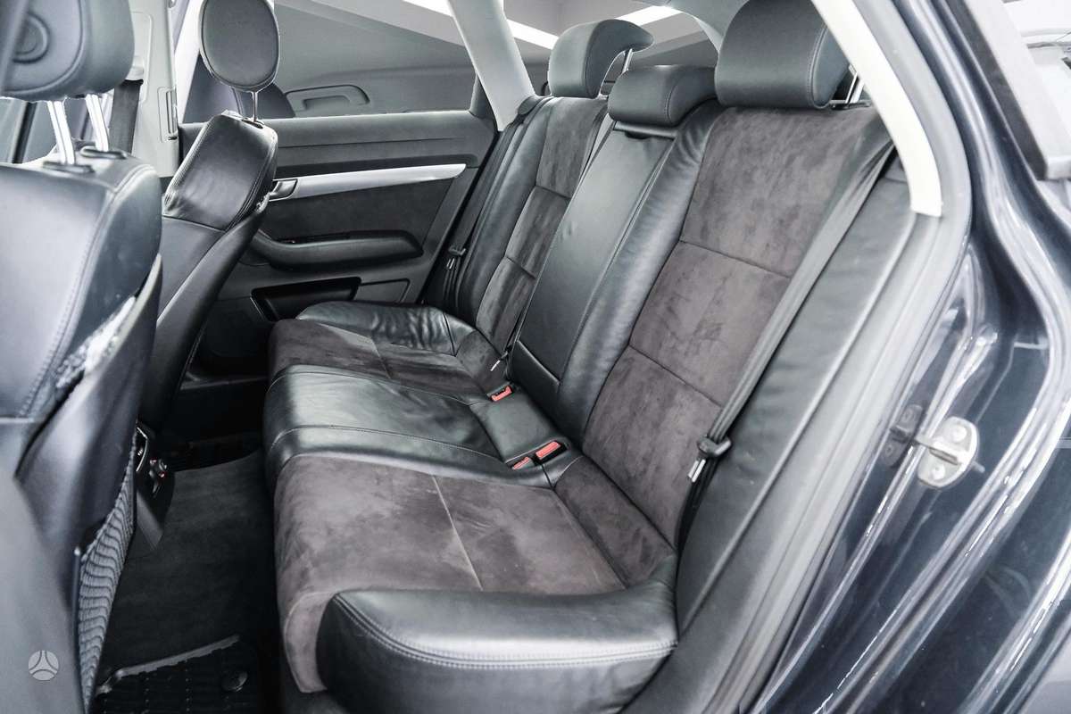 Audi A6 2010 — photo 14