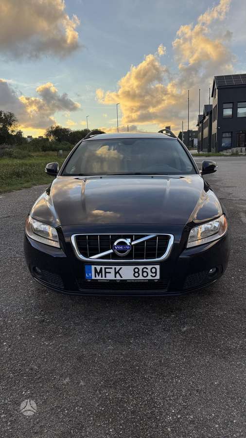 Volvo V70 2010 — салон