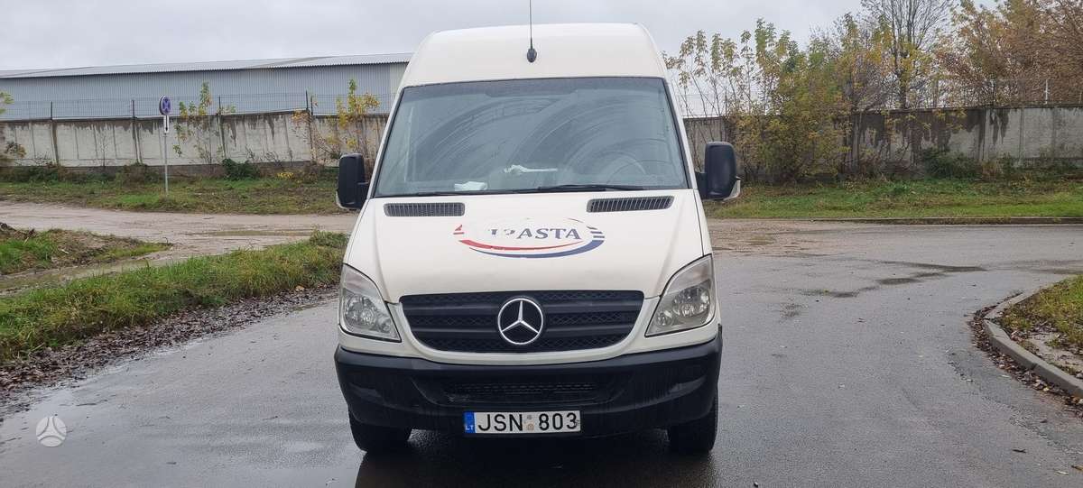 Mercedes-Benz Sprinter 2009 — rear view