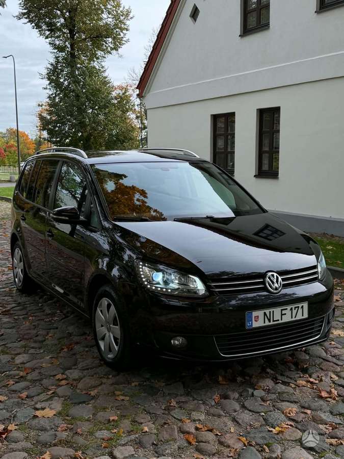 Volkswagen Touran 2012 — вигляд ззаду