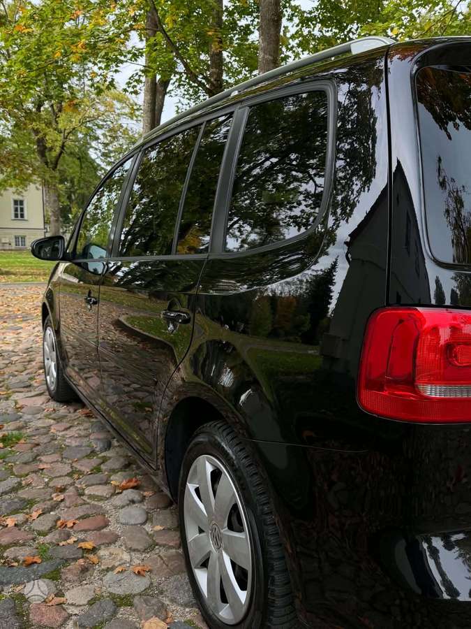 Volkswagen Touran 2012 — двигун 1968 cm³, 140 HP (103kW)