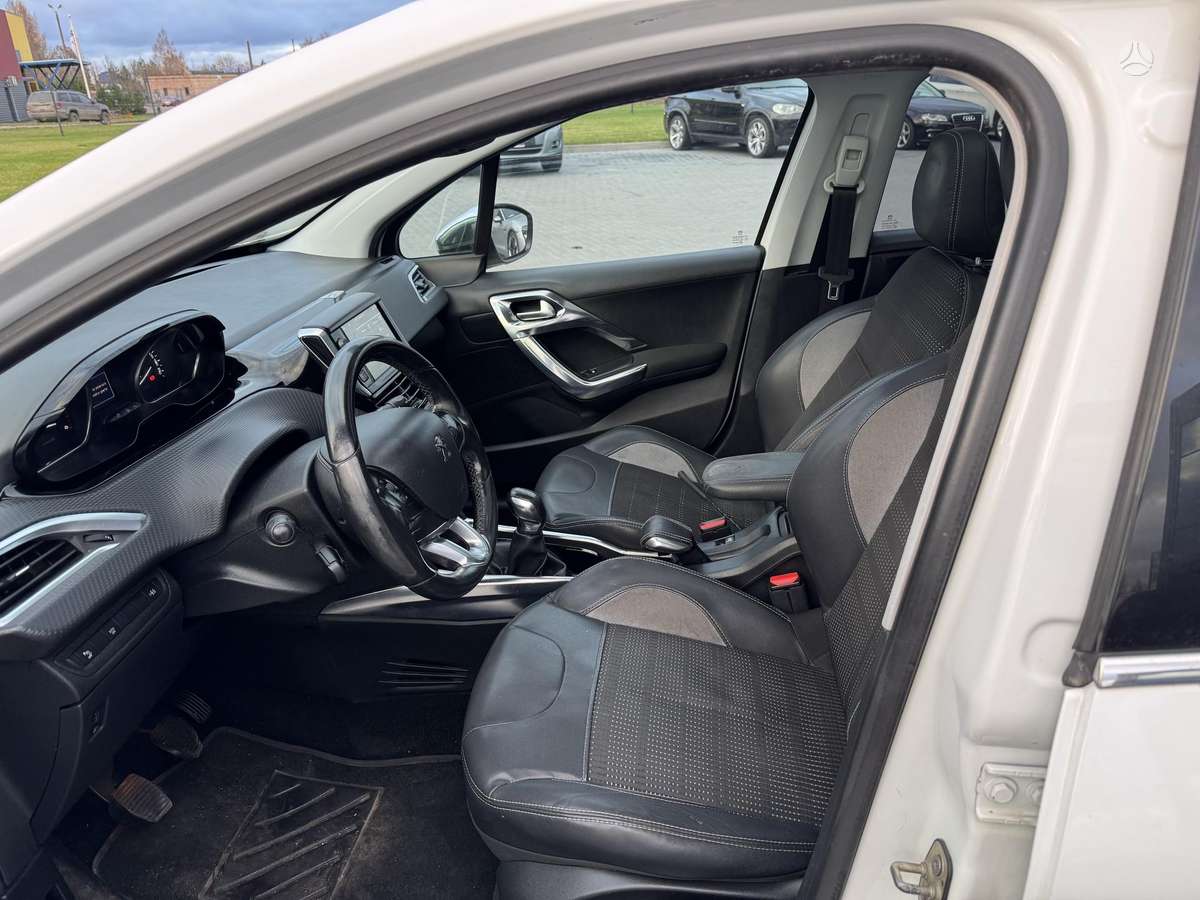 Peugeot 2008 2014 — photo 11
