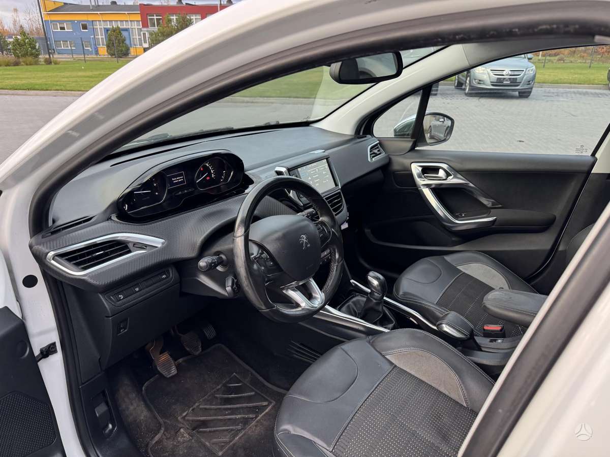 Peugeot 2008 2014 — photo 12