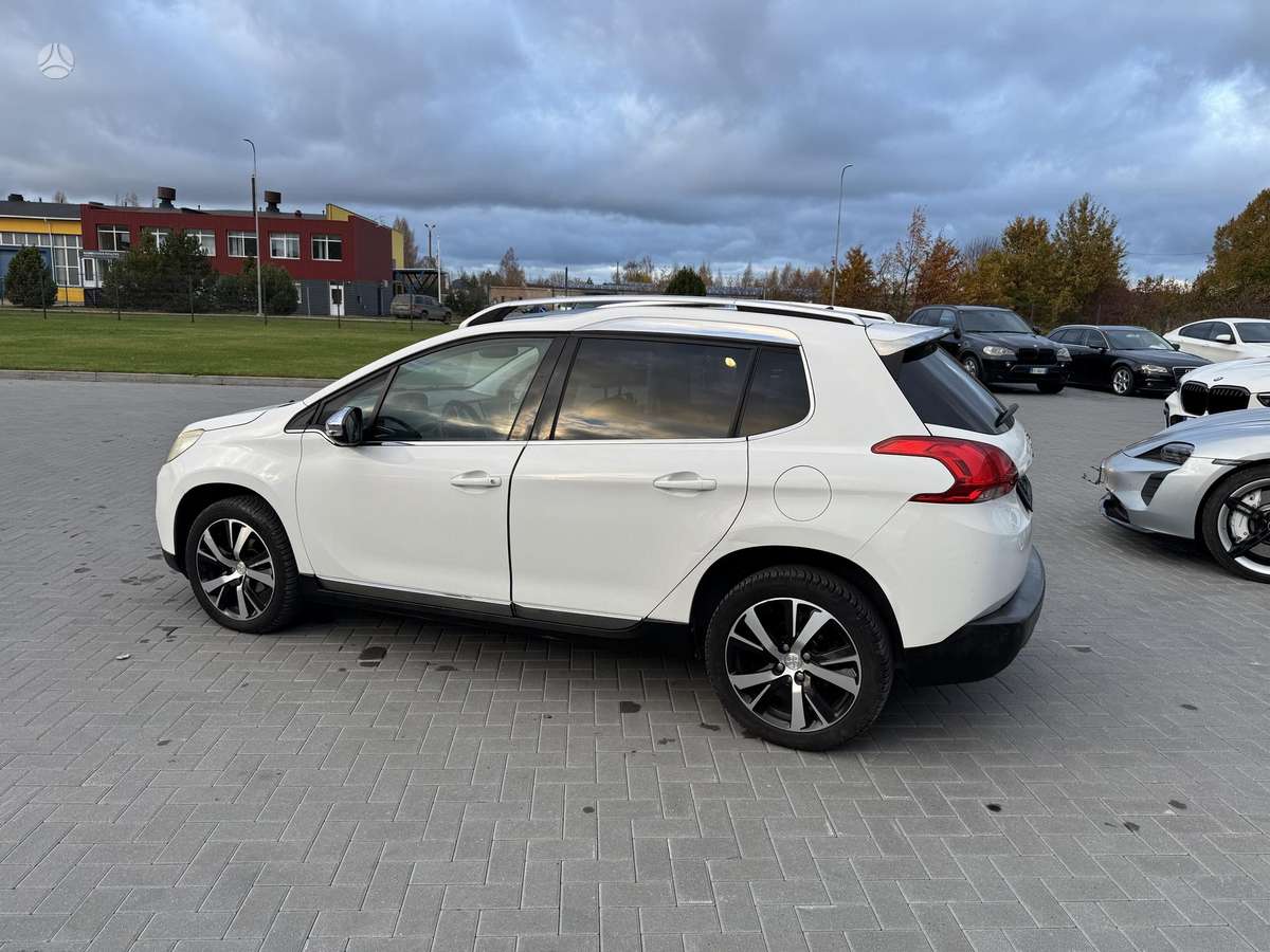 Peugeot 2008 2014 — rear view