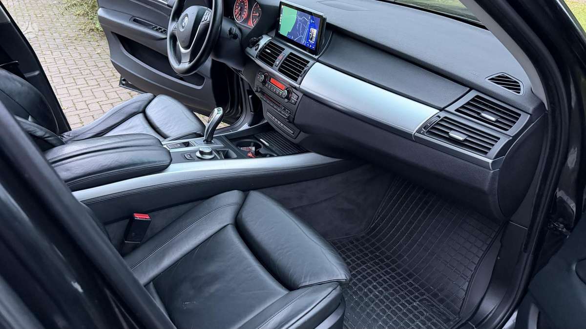 BMW X5 2008 — photo 9