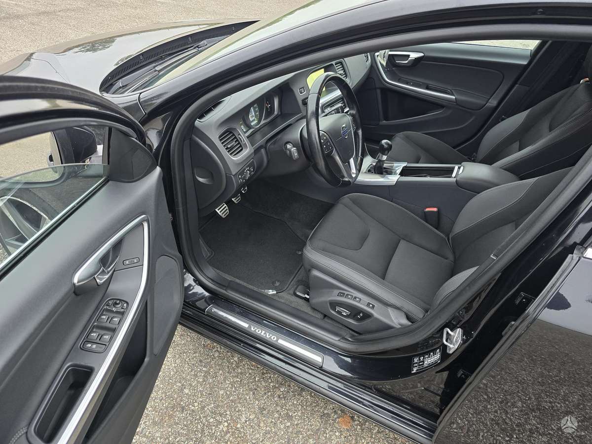 Volvo V60 2014 — photo 10
