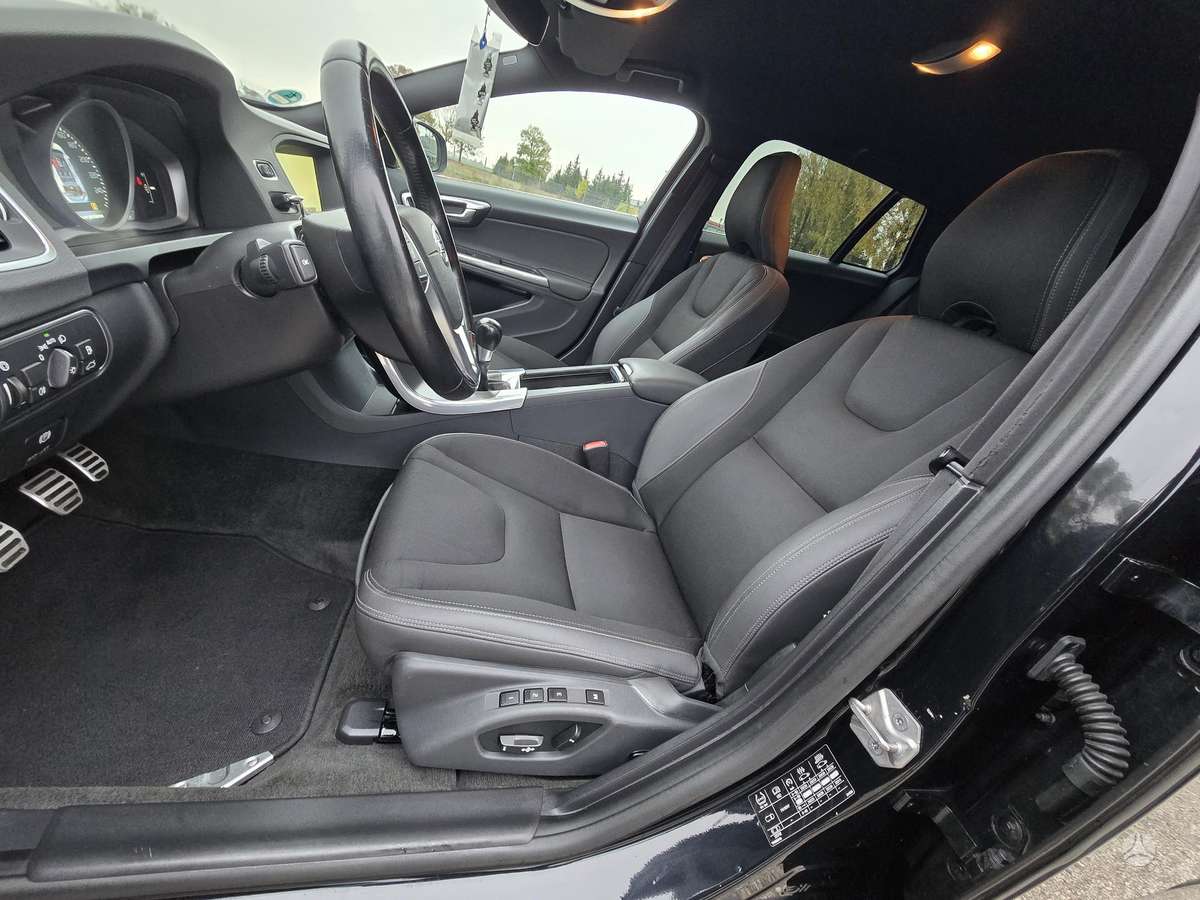 Volvo V60 2014 — photo 11