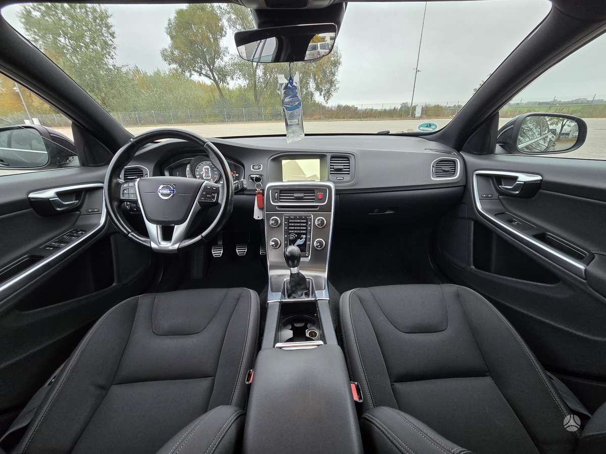 Volvo V60 2014 — photo 12