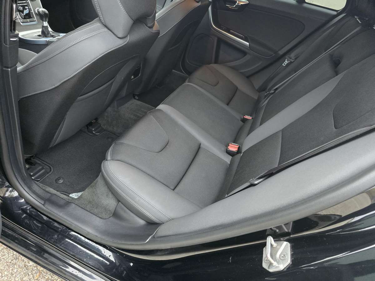 Volvo V60 2014 — photo 13