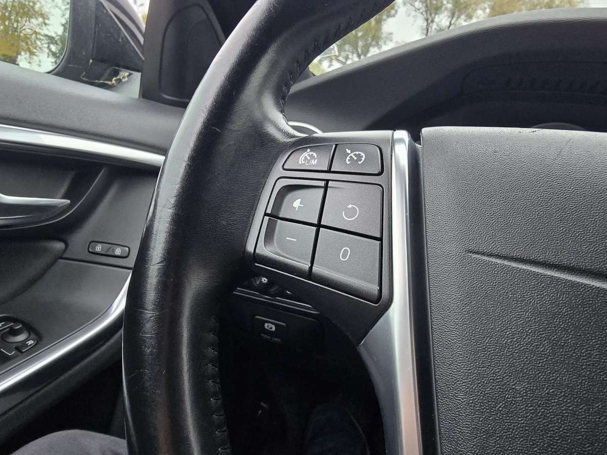 Volvo V60 2014 — photo 16