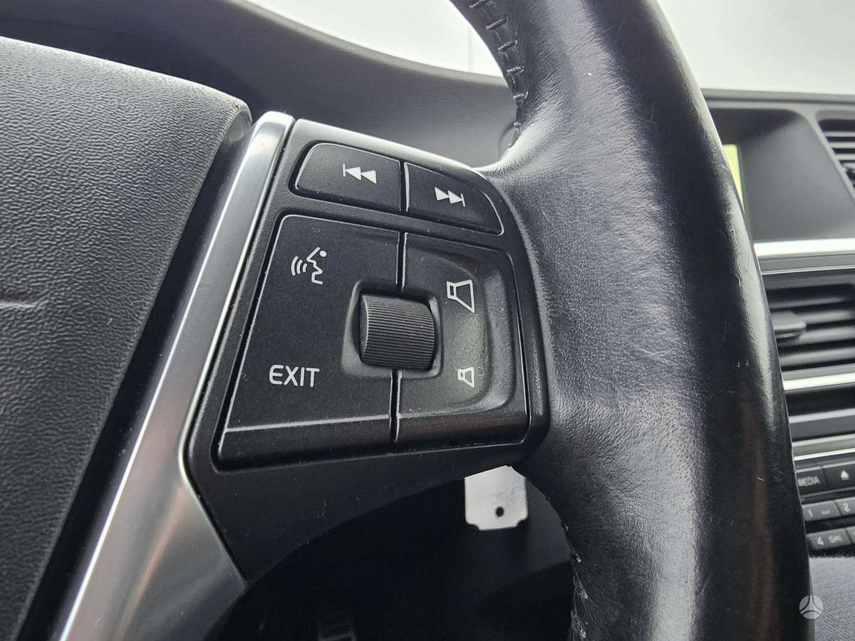 Volvo V60 2014 — photo 17