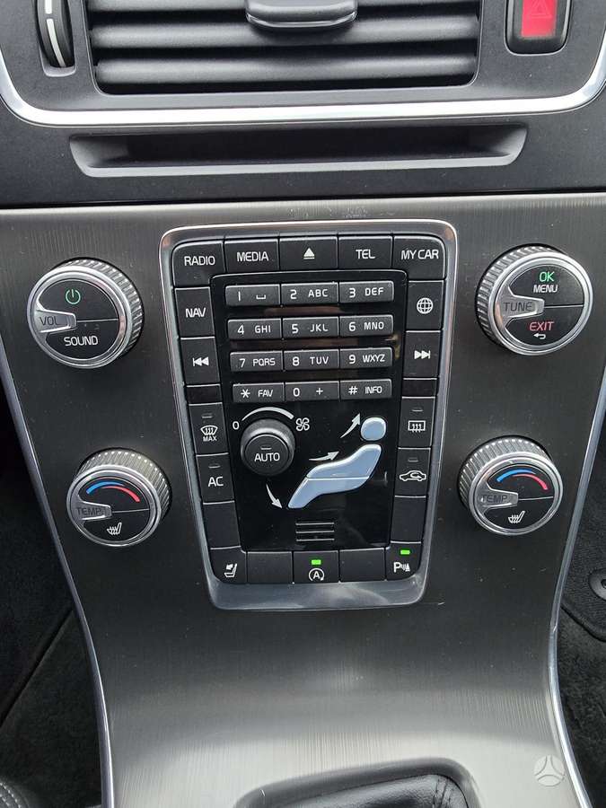 Volvo V60 2014 — photo 19
