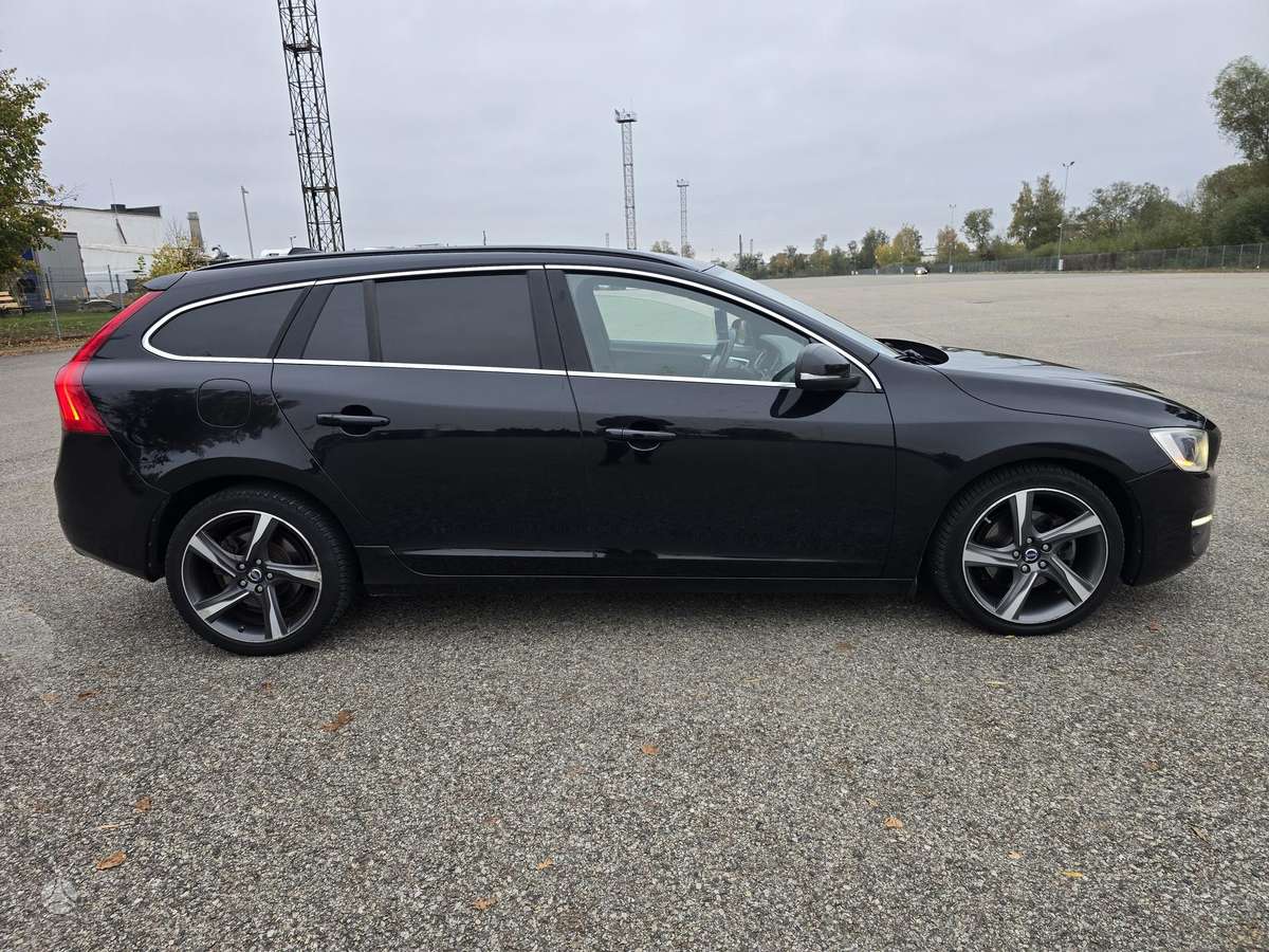 Volvo V60 2014 — engine 1984 cm³, 136 HP (100kW)