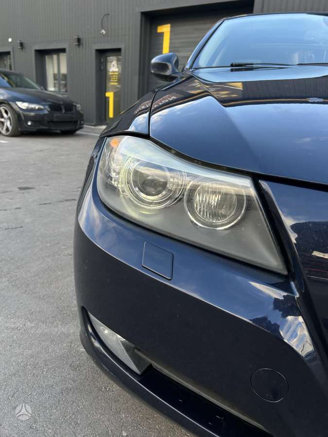 BMW 320 2009 — photo 10
